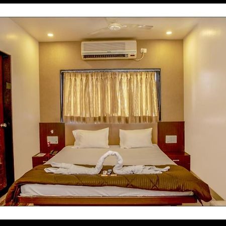 Hotel Sangram Palace Shirur ภายนอก รูปภาพ