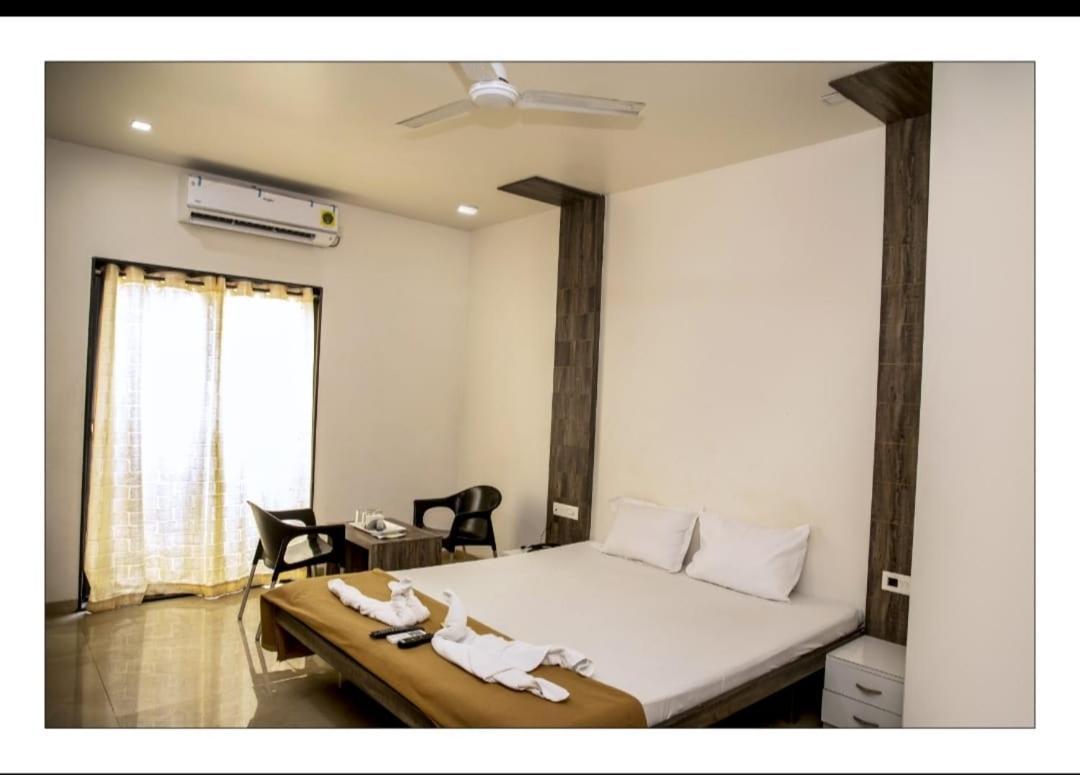 Hotel Sangram Palace Shirur ภายนอก รูปภาพ