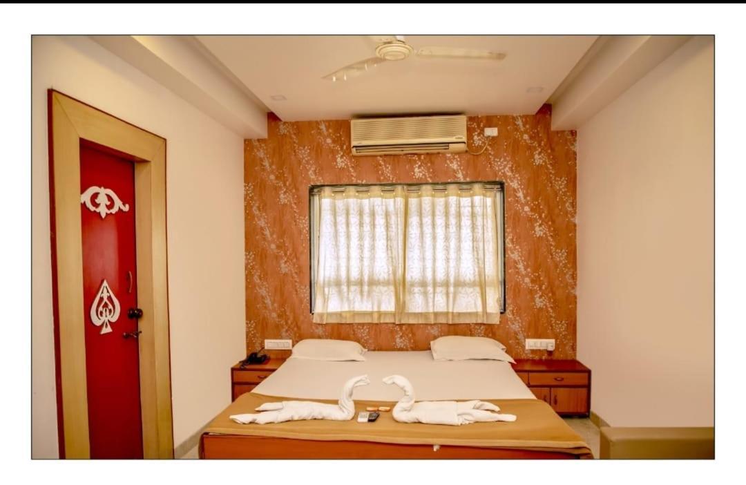 Hotel Sangram Palace Shirur ภายนอก รูปภาพ