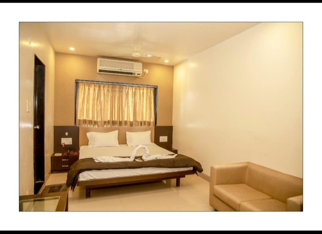 Hotel Sangram Palace Shirur ภายนอก รูปภาพ
