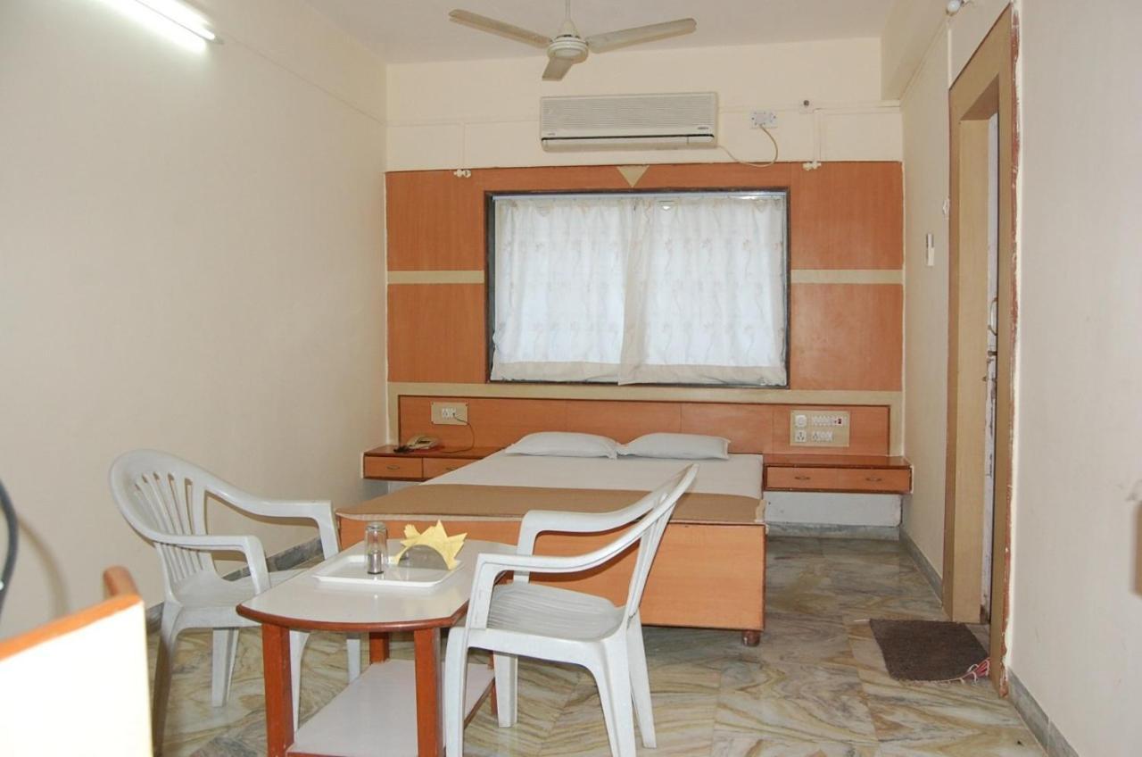 Hotel Sangram Palace Shirur ภายนอก รูปภาพ