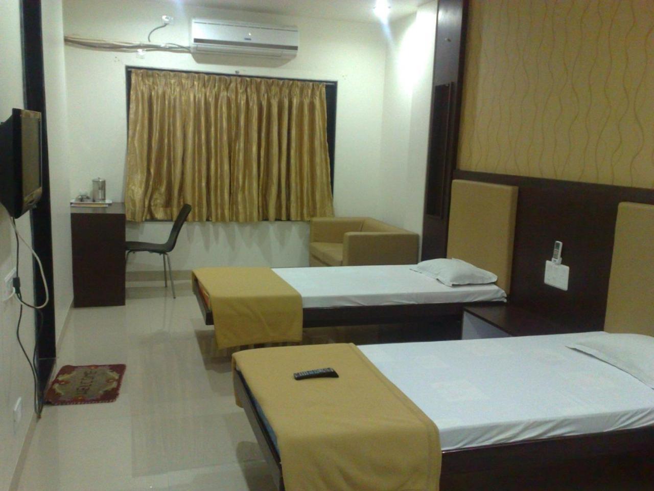 Hotel Sangram Palace Shirur ภายนอก รูปภาพ